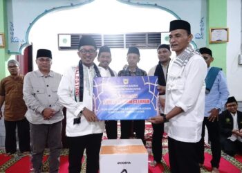 Kunjungi Surau Muslimin, Bupati Eka Putra Disuguhkan Penampilan Hafizah Cilik Hafalan 10 Juz