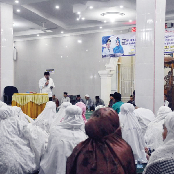 MTQ Masjid Al Wustha Pulai Dibuka 1 PEMBUKAAN MTQ— Bupati Agam, Dr H Andri Warman, MM secara resmi membuka Musabaqah Tilawatil Quran (MTQ) ke-2 se-Kecamatan Lubuk Basung di Masjid Al Wustha Pulai, Sabtu (30/3) malam.