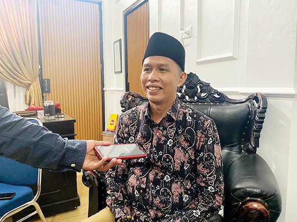 Masih Sepi Peminat, KPU Prediksi PendaftarPPK akan Ramai Diakhir 1 SEPI PEMINAT— Ketua KPU Wizri Yasir melalui Adri Meyce Putra, Staf KPU Kota Payakumbuh Rabu (24/4) mengatakan, pendaftaran PPK hari kedua masih sepi peminat dan diprediksi meningkat menjelang penutupan tanggal 29 April mendatang.