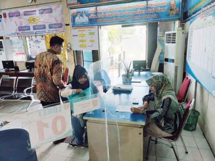 LAYANAN KHUSUS— Disdukcapil Kabupaten Agam membuka layanan khusus yang diberi nama Pakkayo bagi perantau yang pulang kampung mulai 12, 13, dan 15 April kemaren.