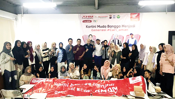 SEMINAR— PT. HPM selaku Main Dealer Sepeda Motor Honda Sumbar menggelar seminar dengan tema “Kartini Muda Bangga Menjadi  Generasi #Cari_Aman” di UBH, Sabtu (27/4) yang diikuti lebih kurang 70 orang peserta.