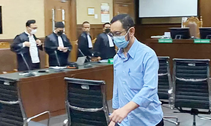 SIDANG— Mantan Kepala Kantor Bea dan Cukai Makassar, Sulawesi Selatan, Andhi Pramono berjalan ke luar ruang sidang usai mengikuti sidang pembacaan vonis di Pengadilan Tindak Pidana Korupsi Jakarta.