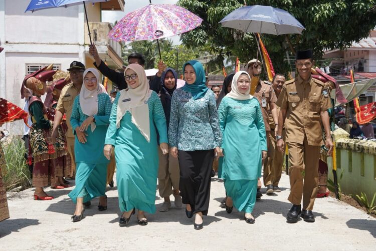 Perdana Dikunjungi Tim Provinsi, PKK Solsel Harapkan Hasil Terbaik dalam Penilaian Lomba 1 KUNJUNGI—Tim penilaian lomba gerakan PKK Tingkat Provinsi Sumatera Barat Tahun 2024, kujungi Solok Selatan.
