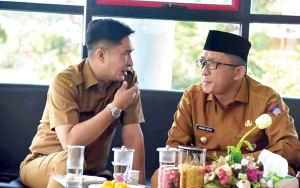 MASA JABATAN BERAKHIR— Jabatan Wako Hendri Septa dan Wawako Ekos Albar, akan berakhir dalam beberapa pekan mendatang, atau pada 13 Mei mendatang. Pasangan kepala daerah ini dalam beberapa kesempatan acara sudah mulai berpamitan.