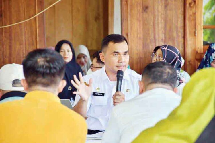 Rapat Persiapan Lomba PKK Tingkat Provinsi, OPD Pemkab Agam Beri Dukungan Penuh 1 RAPAT PERSIAPAN— Kepala Dinas Pemberdayaan Masyarakat dan Nagari (PMN) Kabupaten Agam, Handria Asmi pimpin rapat persiapan lomba gerakan PKK tingkat Provinsi Sumbar, Rabu (24/4).