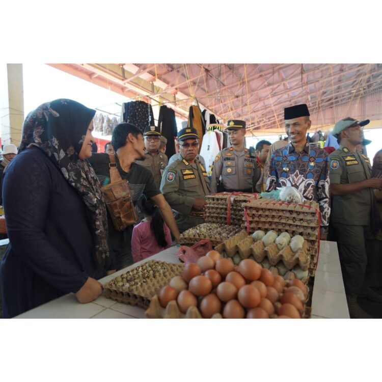 Sambangi Pasar, Wabup Yulian Efi Harap Harga Pangan Tetap Stabil 1 Sambangi Pasar Wabup Yulian Efi Harap Harga Pangan Tetap Stabil