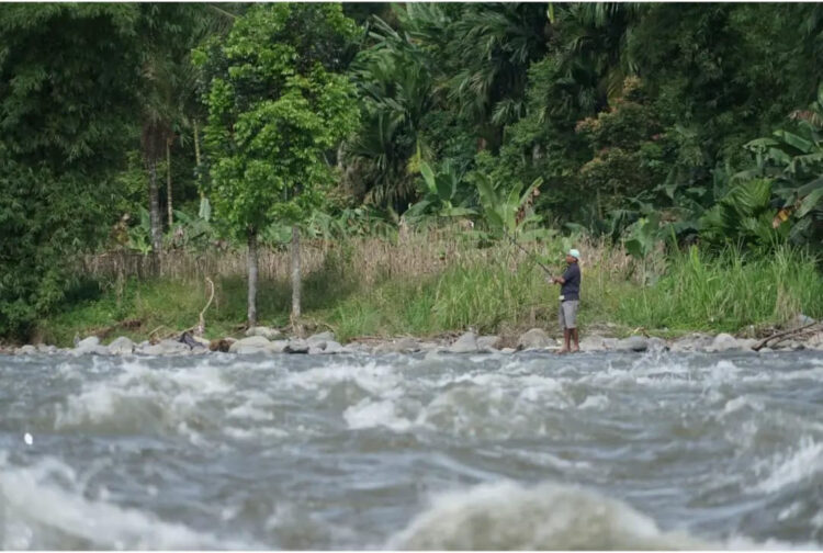 Sensasi Memancing di Batang Sangir