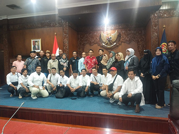 Study tiru --Forum Wartawan Parlemen Sumatera Barat (FWP-SB) melakukan kunjungan dan Study tiru ke Dewan Perwakilan Rakyat Daerah (DPRD) Provinsi Daerah Istimewa Yogyakarta (DIY), Selasa (26/3).