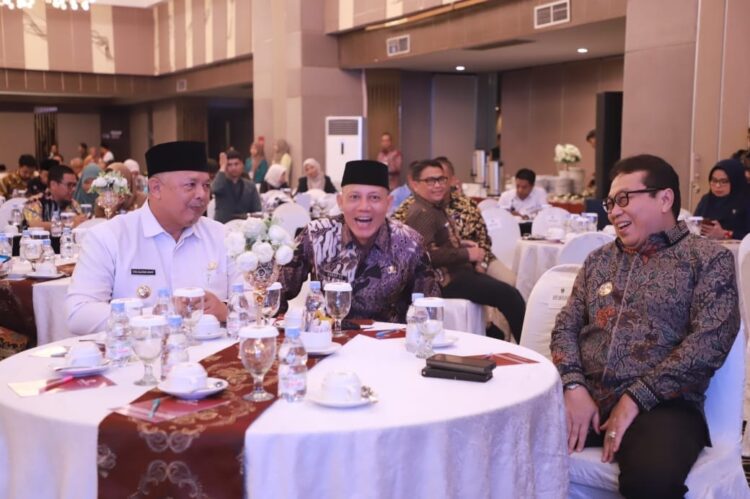 Wako Solok Ikuti Musrenbang Terintegrasi Sumatera Barat 1 HADIRI—Wali Kota Solok, Zul Elfian Umar saat menghadiri Musrenbang Terintegrasi Rencana Pembangunan Jangka Panjang (RPJP) Provinsi Sumatera Barat Tahun 2025-2045 , di Hotel Pangeran Beach Padang.