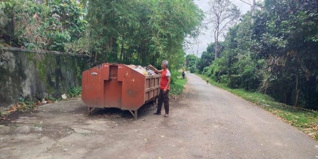 Jaga Kebersihan Kota Solok, Berbagai Upaya Dilakukan Petugas Kebersihan demi Lingkunga Asri 1 SEDIAKAN—Terlihat kontainer yang disediakan Pemko Solok untuk warga yang membuang sampah.
