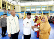 Wawako Serahkan Honor Kader IMP dan Tribina