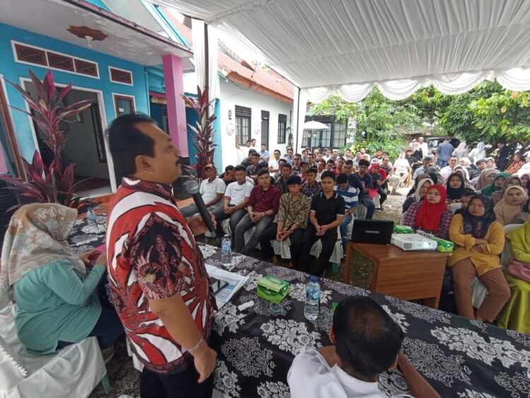 Intan Bano Sosialisasikan Perda 12 Tahun 2017 Tentang Kepemudaan 1 Anggota DPRD Provinsi Sumbar Ir. Arkadius. Dt. Intan Bano sosialisasikan perda nomor 12 tahun 2017 tentang kepemudaan. (chandra antoni)