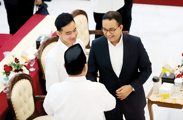 BERI SELAMAT— Presiden dan Wakil Presiden terpilih periode 2024-2029, Prabowo Subianto dan Gibran Rakabuming Raka bersama Calon Presiden dan Wakil Presiden no urut 1 Anies Baswedan dan Muhaimin Iskandar.