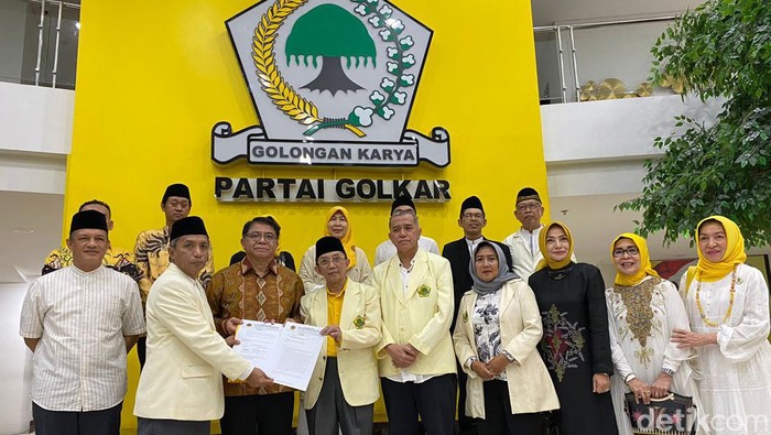 DEKLARASI— DPP Majelis Dakwah Islamiyah (MDI) mendeklarasikan dukungan kepada Airlangga Hartarto untuk kembali memimpin Partai Golkar, Rabu (3/4).
