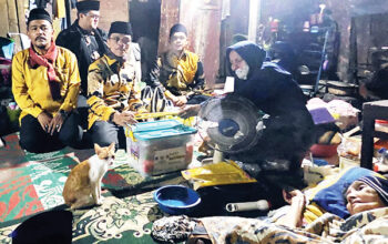 Menjelang Sahur, Bupati Safar Berhujan-Hujan Lihat Warga Dhuafa 5 jelang sahut