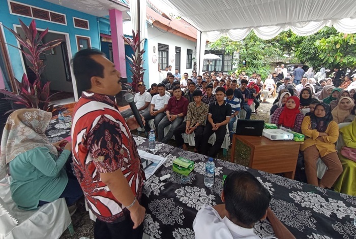 memberikan motivasi --Anggota DPRD Provinsi Sumbar Ir. H. Arkadius  memberikan motivasi kepada pemuda pada saat Sosialisasikan Perda nomor 12 tahun 2017 tentang kepemudaan.