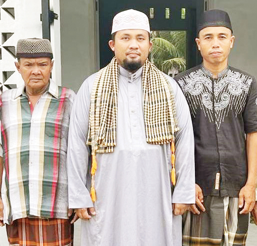 Ustadz Tuanku Syawal Firdamal Skp Bandaro 
Tokoh agama Kota Bukittinggi