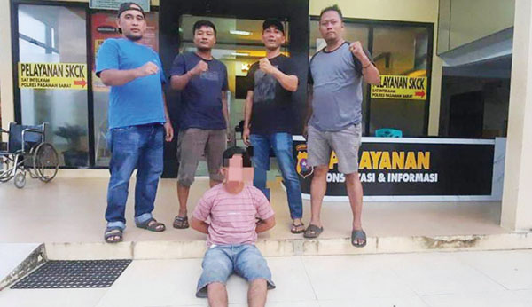 Pemuda asal Lampung Gelapkan Mobil Pikap, Modusnya Merental lalu Dijual ke Orang 1 GELAPKAN MOBIL—Pelaku LS (28) ditangkap jajaran Satreskrim Polres Pasbar atas kasus penggelapan mobil pikap.