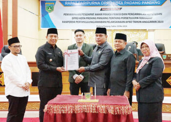 DPRD Setujui Ranperda Pertanggungjawaban Pelaksanaan APBD Tahun 2023 Menjadi Perda, Fraksi Nasdem: Tingkatkan PAD, Pemko Dituntut Mampu Manarik Investor ke Padangpanjang