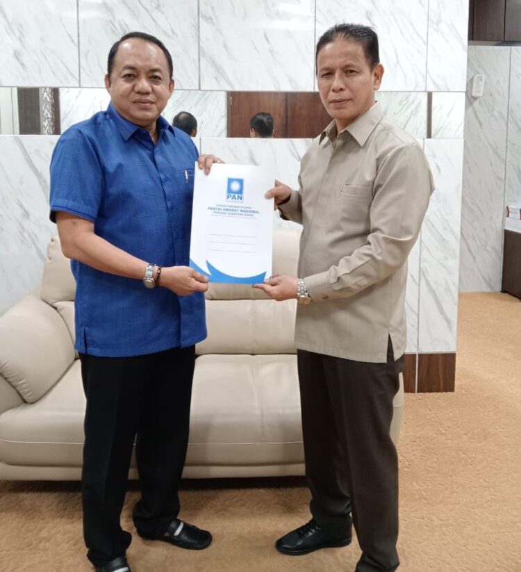 Ali Tanjung Kembalikan Formulir Pendaftaran Bacalon Bupati Pessel ke DPW PAN Sumbar 1 1f57b007 e6ae 4e0a 8894 261ab8d28304