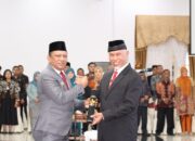 Gubernur Serahkan SK Perpanjangan Masa Jabatan Pj Bupati Kepulauan Mentawai