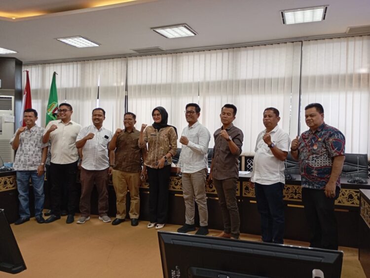 kunjungan kerja--Komisi B DPRD Kabupaten Toba, Sumatera Utara melakukan kunjungan kerja ke DPRD Provinsi Sumatera Barat. Kamis (30/5).