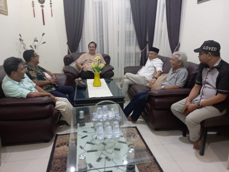 H. Suherman lakukan silahturahmi dengan Syafruddin, Dt. Paduko Rajo. (chandra antoni)