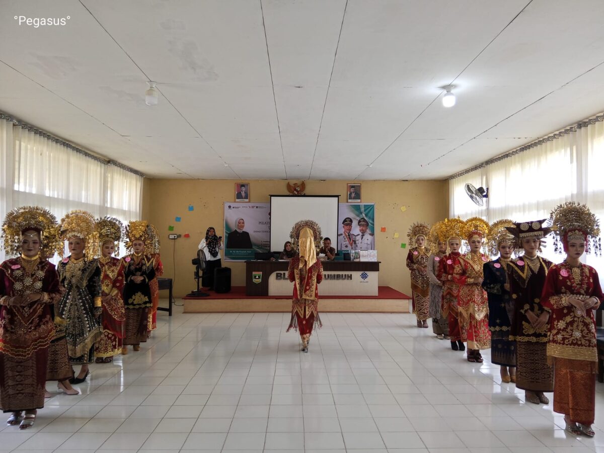 32 Orang Perempuan Ikuti Pelatihan Make Up Artis