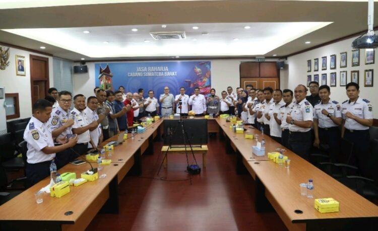 Banyak Bus Pariwisata Tidak Berizin Beroperasi, BPTD Kelas II Sumbar Gelar Rakor dan Rampcheck 1 70c57028 f19f 43e7 9de6 985f972cee78