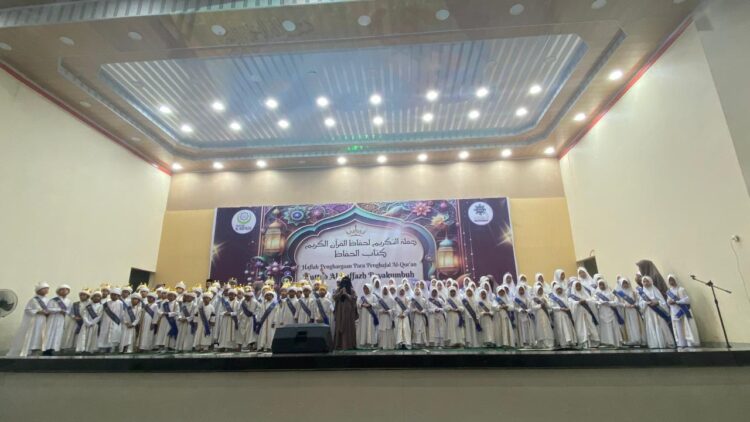 92 Santri Kuttab Alhuffazh, Ikuti Acara Penghargaan Para Penghafal Alquran 1 IKUTI—92 Santri Kuttab Alhuffqzh Kota Payakumbuh mengikuti acara penghargaan para penghafal Al Qur’an