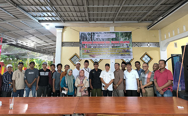 Apkasindo Pessel Upayakan Penetapan Bersama Harga TBS Kelapa Sawit Produksi Kebun Rakyat 1 PERTEMUAN-Apkasindo Kabupaten Pessel mengadakan pertemuan membahas upayakan penetapan bersama menentukan harga TBS kelapa sawit diproduksi kebun rakyat.
