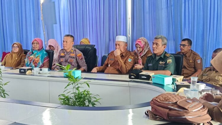 Bupati Hamsuardi Bersama TPID Pasbar, Ikuti Rakor Pengendalian Inflasi Secara Virtual Dengan Kemendagri RI 1 RAKOR PENGENDALIAN INFLASI— Bupati Pasbar, Hamsuardi dan TPID mengikuti rakor pengendalian inflasi bersama Menteri Dalam Negeri RI secara virtual.