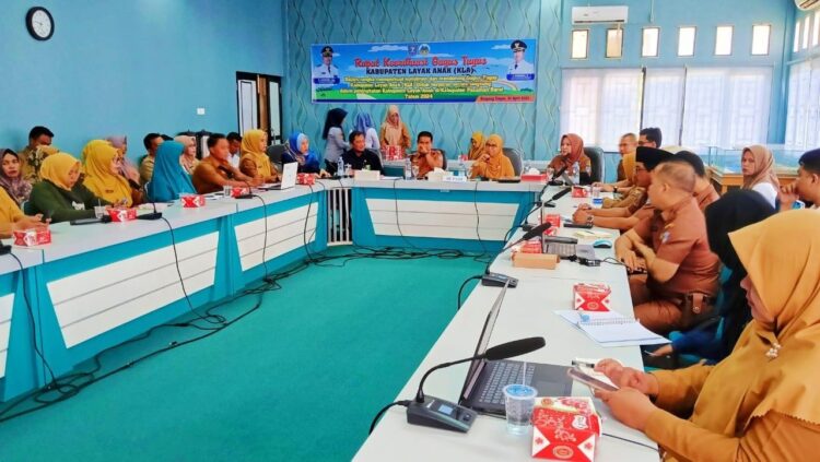 Dinas Pengendalian Penduduk Dan Keluarga Berencana Pemberdayaan Perempuan Dan Perlindungan Anak DPPKBP3A dan stakeholder terkait melaksanakan Rapat Koordinasi Kabupaten Layak Anak KLA 2024