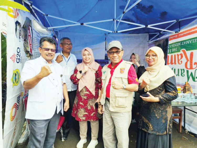 POS HEOC— Dinas Kesehatan Kabupaten Agam bangun Pos Health Emergency Operational Center (HEOC) bagi para korban bencana Banjir Bandang di SDN 08 Kubang Duo, Nagari Bukik Batabuah, Kecamatan Candung, Jumat (24/5).