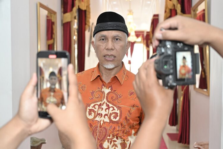 Gubernur Sumbar Terima Sertifikat MoW dari UNESCO