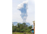 Gunung Marapi kembali Erupsi, Tinggi Kolom Abu 2 KM dari Puncak