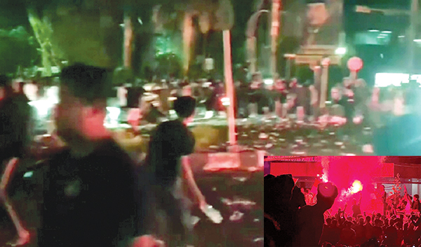 TIDAK PATUT DICONTOH— Aksi pelemparan batu dan menyalakan flare dilakukan sejumlah penonton, saat nobar laga perebutan tempat ketiga Piala Asia, antara Irak vs Timnas, di perempatan Masjid Raya Sumbar, Kamis (3/5) malam. Aksi nobar tersebut digelar oleh Mahyeldi-Audy Joinaldy selaku pimpinan dari Pemprov Sumbar kepada masyarakat dan pecinta bola.