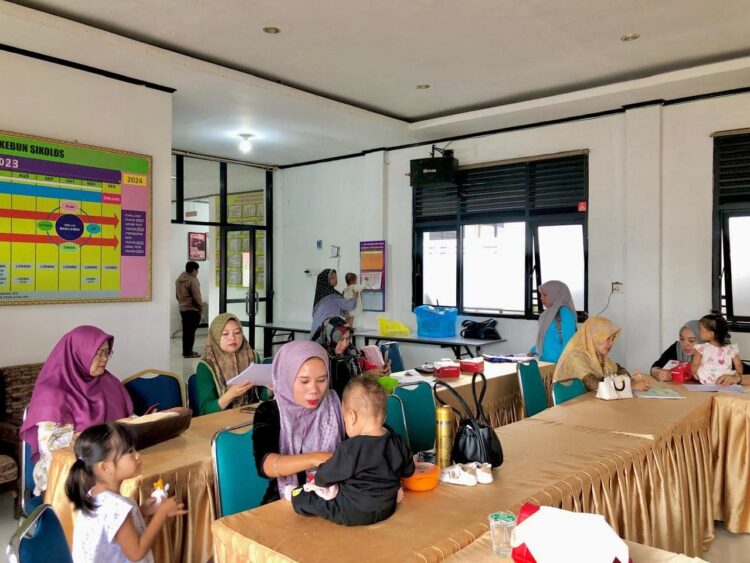 KEGIATAN—Terlihat kegiatan  Audit Kasus Stunting (AKS), yan g digekar oleh Dinas Sosial PPKBPPPA.