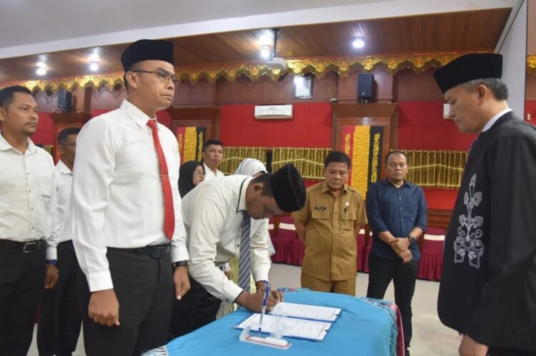 Jalankan Amanah dengan Rasa Tanggung Jawab, Pj Walikota Roberia Lantik 12 Orang Pejabat 1 Jalankan Amanah Dengan Rasa Tanggung Jawab