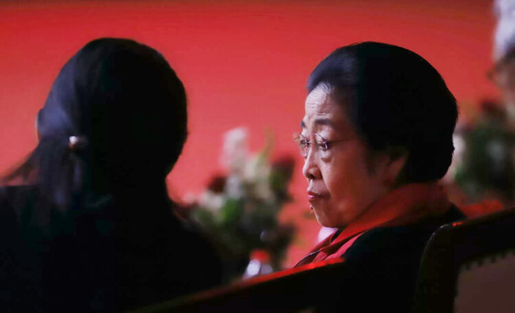 RAKERNAS— Ketua Umum PDIP, Megawati Soekarnoputri menyampaikan pidato politiknya saat menutup Rakernas V PDIP.