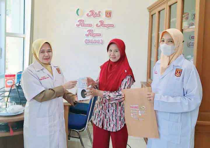 Melalui PAPA, DKPP Agam Pastikan Keamanan Pangan Segar Masyarakat 1 KEAMANAN PANGAN SEGAR— Pojok Aman Pangan Agam (PAPA) hadir sebagai upaya untuk meningkatkan pemahaman masyarakat, terkait keamanan pangan segar di daerah itu.