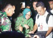 Jelang Tengah Malam Kunjungi Pengungsi Bencana, Mensos Minta Lokasi Pengungsian Dipindah