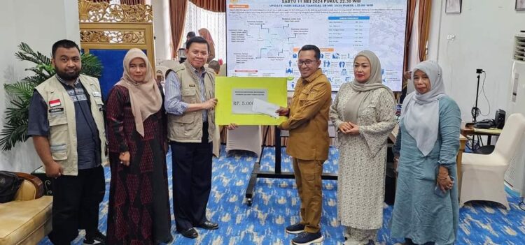 14 Mahasiswa Korban Galodo Terima Beasiswa dari Minangdiaspora 1 Minangdiaspora Berikan Bantuan Beasiswa