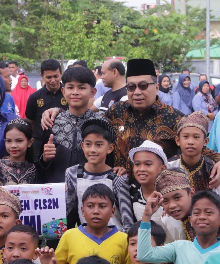 O2SN dan FLS2N dapat Mempersiapkan Bibit Atlet Berprestasi 1 BERSAMA—Pj Wali Kota Payakumbuh Jasman, bersama siswa Payakumbuh yang ikut O2SN dan FLS2N.