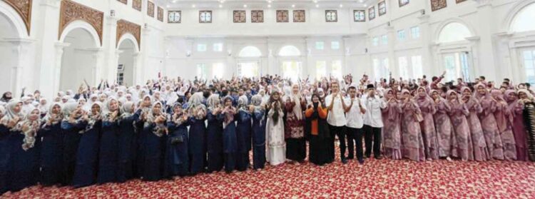 KAMPANYE— Pemerintah Kota Bukittinggi mengadakan kegiatan kampanye B2SA Goes To The School yang dilakukan bersama Dinas Pangan Sumatera Barat di Balairung Rumah Dinas Wako, Rabu (8/5).