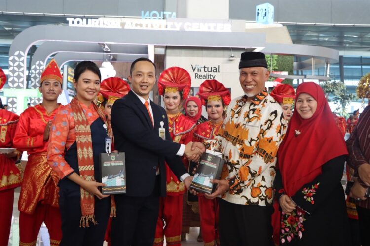 Promosikan Keelokan Budaya Lokal, Pemprov Sumbar Gelar Parade Seni Budaya Minangkabau di Jakarta 1 Pemprov Sumbar Gelar Parade Seni Budaya Minangkabau di Jakarta