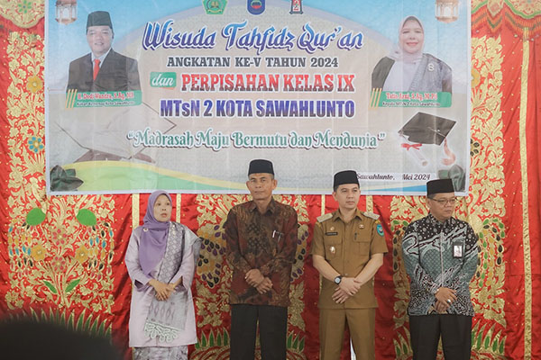 HADIRI—Pj Wako Sawahlunto Fauzan Hasan saat hadiri acara perpisahan.