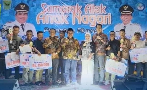 Pertahankan Kesenian Tradisional, Tingkatkan Keterampilan SDM Dalam Berbagai Bidang Seni 1 SUMARAK ALEK NAGARI— Pemerintah Kabupaten Padangpariaman melalui Dinas Pendidikan dan Kebudayaan menggelar acara Sumarak Alek Nagari Perantau Piaman yang dilaksanakan di Anjungan Sumatra Barat Taman Mini Indonesia Indah, Jakarta.