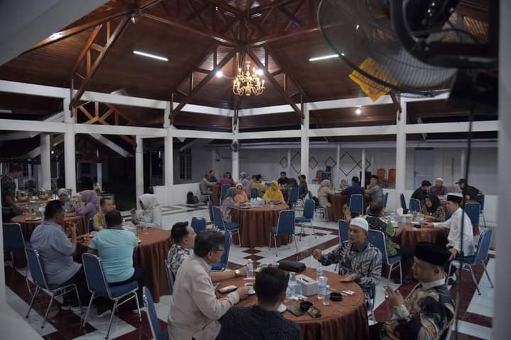 Meningkatkan Sinergisitas, Pj Wako dan Pimpinan DPRD dan Anggota Silaturahmi 1 SILATURAHMI— Suasana silaturahmi Penjabat (Pj) Wali Kota Sawahlunto Fauzan Hasan, dengan pimpinan dan anggota DPRD Kota Sawahlunto.