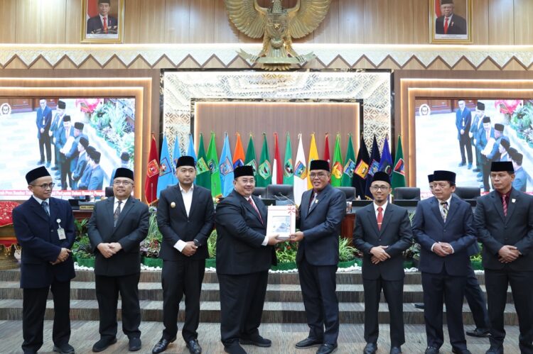 BPK Serahkan LHP atas LKPD Sumbar 2023 1 PARIPURNA— DPRD Provinsi Sumatera Barat menggelar rapat Paripurna Penyerahan Laporan Hasil Pemeriksan BPK Atas Laporan Keuangan Pemerintah Daerah Provinsi Sumatera Barat Tahun 2023 di ruang rapat utama DPRD Sumbar, Senin (20/5).